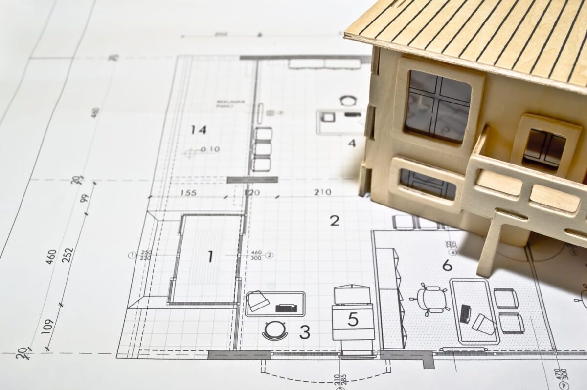 Jakie elementy architektoniczne wyróżniają nowoczesne projekty domów parterowych?